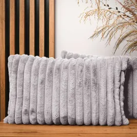 dekoracyjna-poszewka-na-poduszke-40x60-cm-w-kolorze-siwym-imitacja-futra