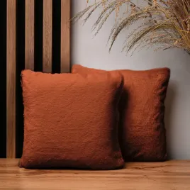 dekoracyjna-poszewka-na-poduszke-jaska-30x30-cm-z-imitacji-futra