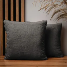 dekoracyjna-poszewka-na-poduszke-40x40-cm-ciemnoszara-z-imitacji-futra