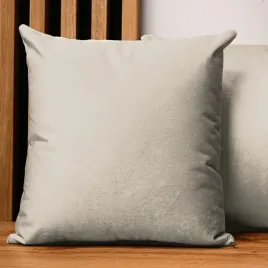 dekoracyjna-poszewka-na-poduszke-60x60-cm-w-kolorze-srebrnym-welurowa