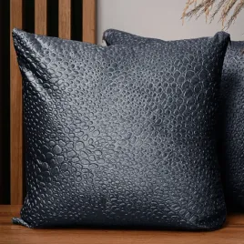 poszewka-dekoracyjna-55x55cm-szaroniebieska-z-velvetowej-tkaniny-kropelki