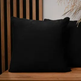 czarna-poszewka-dekoracyjna-50x50-cm-z-imitacji-futra-premium