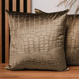cynamonowa-poszewka-welurowa-50x50-cm-wzor-krokodyla-elegancja-i-styl