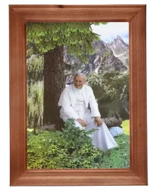 obraz-w-ramie-o-tematyce-religijnej-w-rozmiarze-18x24cm-jan-pawel-ii