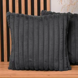 antracytowa-poszewka-dekoracyjna-50x50-cm-z-imitacji-futra-z-przeszyciami