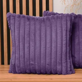 fioletowa-poszewka-na-poduszke-50x50-cm-z-imitacji-futra-z-przeszyciami