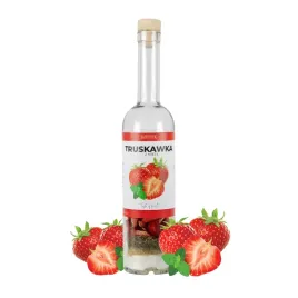 butelka-500ml-z-owoce-liofilizowane-wlasna-nalewka-truskawka-na-prezent