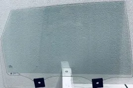 szyba-boczna-prawa-tylna-audi-q7-2014-solar-laminowana-oryginal