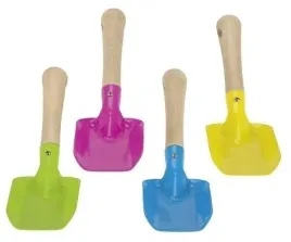 metalowa-lopatka-do-piasku-z-drewniana-raczka-mix
