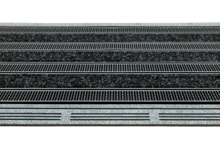 wycieraczka-zewnetrzna-wejsciowa-do-korytarza-srebrna-paski-combo-46x70-cm-kolor-srebrny-czarny-grubosc-18-mm
