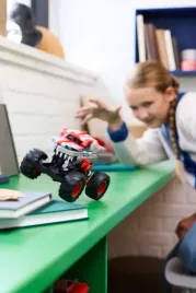 lego-technic-42200-monster-jamtm-thunderroarustm-z-napedem-typu-pull-back