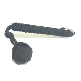linka-paracord-wytrzymala-w-formie-breloka