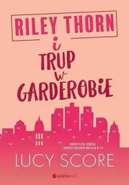 riley-thorn-i-trup-w-garderobie