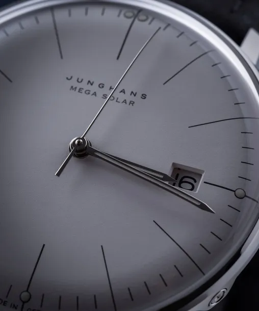 zegarek-junghans-max-bill-mega-solar-radio-controlled-ksztalt-koperty-okragla