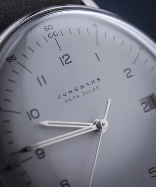 zegarek-junghans-max-bill-mega-solar-radio-controlled-ksztalt-koperty-okragla