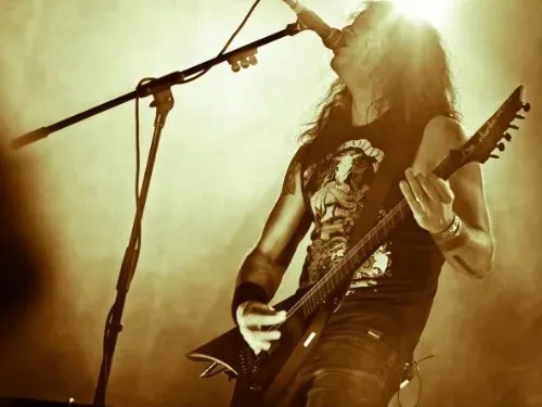 dying-alive-earbook-rok-wydania-2013