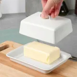 maselniczka-ceramiczna-biala-stan-opakowania-oryginalne