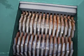 mielarka-rozdrabniacz-30kw-film-kruszarka-rebak-drewno-plyty-panele-deski