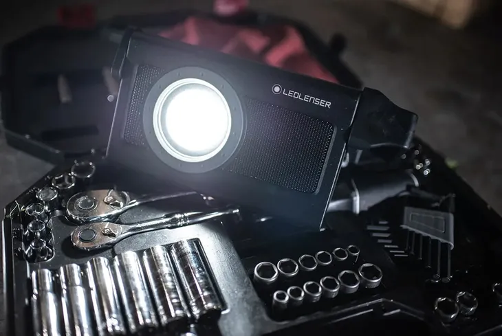 latarka-ledlenser-if4r-music-waga-400-g