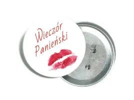 przypinka-biala-z-czerwonym-napisem-i-ustami-na-wieczor-panienski