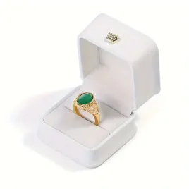 eleganckie-pudelko-na-pierscionek-ekoskora-z-korona-biale