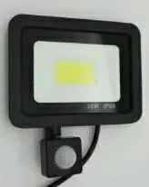 lampa-led-halogen-naswietlacz-30w-czujkaslim