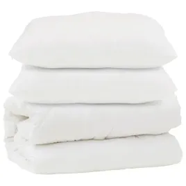 minimalistyczny-zestaw-koldry-z-poduszkami-z-mikrofibry-w-kolorze-bialym