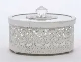 pojemnik-dekoracyjny-pudelko-z-pokrywka-bizuteria-material-metal-szerokosc-12-cm