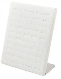 ekspozytor-stojak-na-bizuterie-pierscionki-bialy-skorzany