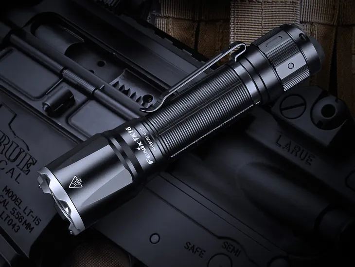 latarka-diodowa-fenix-tk16-v2-0-stan-nowy