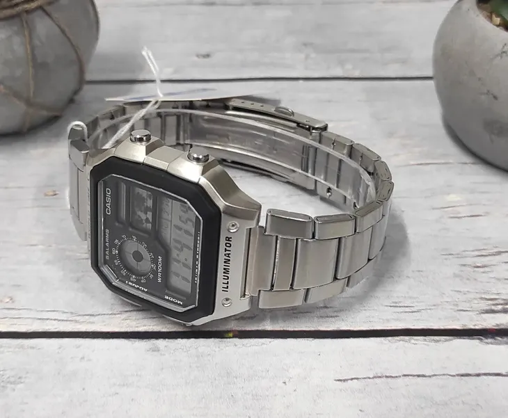 zegarek-casio-ae-1200whd-1avef-cechy-dodatkowe-nie-zawiera-niklu