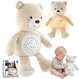 pluszowy-mis-z-projektorem-gwiazd-muzyczna-lampka-nocna-chicco-bezowy