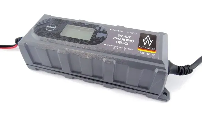 prostownik-samochodowy-cyfrowy-ladowarka-6v-12v