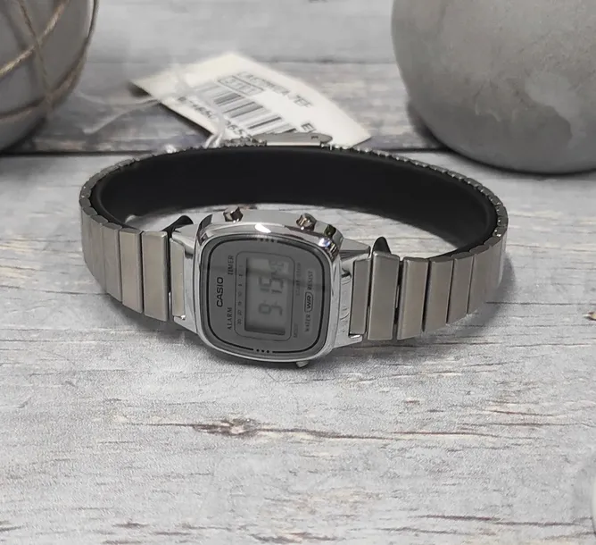 zegarek-casio-la670wea-7ef-retro-marka-casio