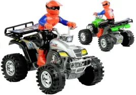 quad-motor-czterokolowy-terenowy-kierowca