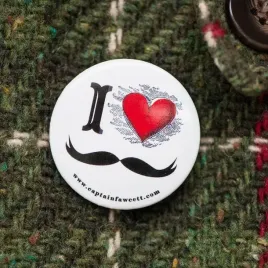 captain-fawcett-zestaw-przypinek-badge-collection