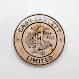 captain-fawcett-zestaw-przypinek-badge-collection