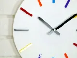 zegar-scienny-colorfull-bialy-cichy-stan-nowy
