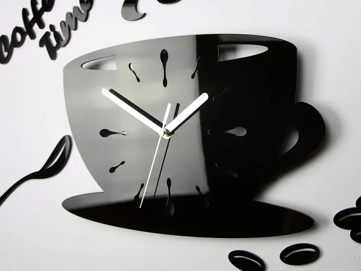 zegar-scienny-cichy-filizanka-czarny-marka-modernclock