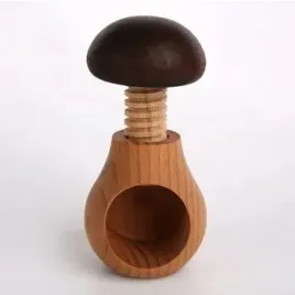 dziadek-do-orzechow-grzybek-drewniany