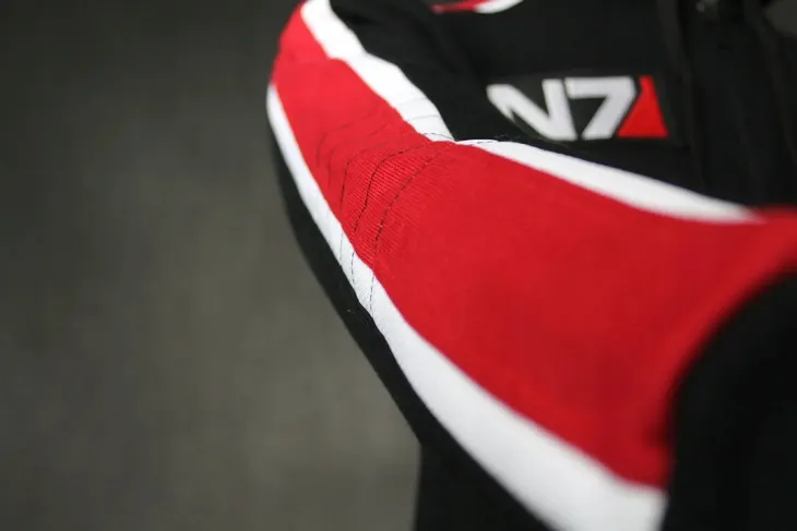 bluza-inspirowana-mass-effect-shepard-l-marka-inna