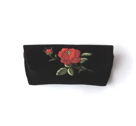 czarne-etui-na-okulary-z-haftem-lowickim-czerwona-roza