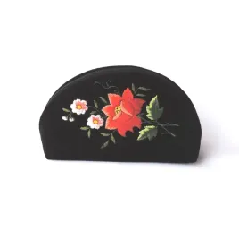 kosmetyczka-ozdobiona-haftem-lowickim-czerwona-roza