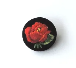 haftowana-broszka-lowicka-z-czerwona-roza