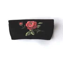 czarne-etui-na-okulary-z-haftem-lowickim-rozowa-roza
