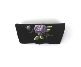 czarne-etui-na-okulary-z-haftem-lowickim-fioletowa-roza