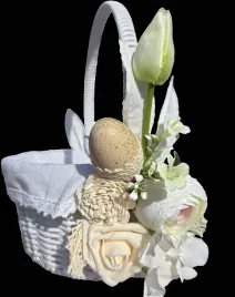 duzy-koszyk-wielkanocny-bialy-z-dekoracja-serwetka-na-swieconke-koszyczek