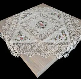 obrus-szydelkowy-wyszywany-wstazka-bezowy-90x90-cm-koronkowy