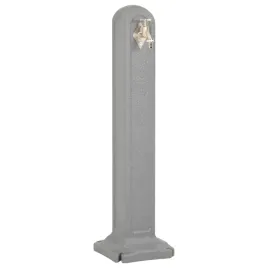 punkt-poboru-wody-z-kranem-szary-wyglad-kamienia