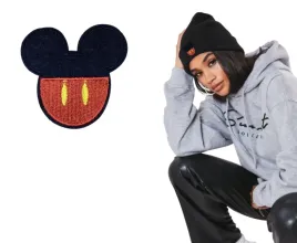 czapka-beanie-czarna-z-naszywka